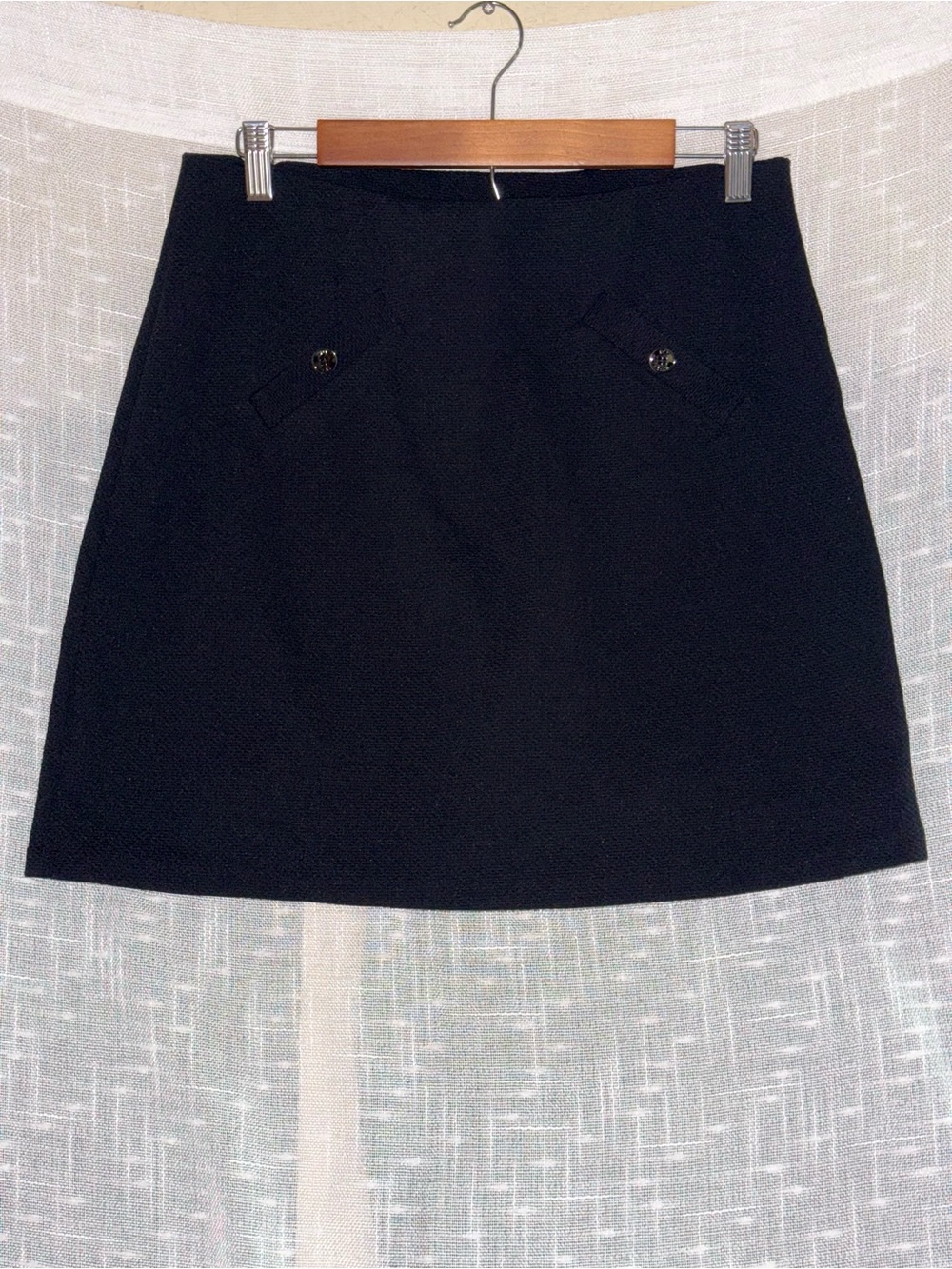 Jones New York Black mid thigh skirt